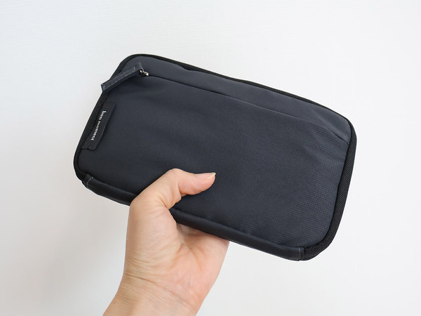 家族分のパスポートの収納＆管理がし易い専用ケースがあれば、子連れ海外旅行がスマートに。[PR]