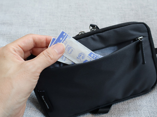 家族分のパスポートの収納＆管理がし易い専用ケースがあれば、子連れ海外旅行がスマートに。[PR]