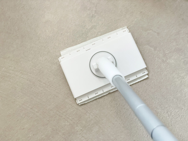 苦手なトイレの掃除を簡単にしてくれる、トイレ専用「ノータッチトイレワイパー」。[PR]