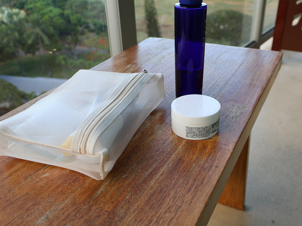 子連れ旅にはたっぷり入るLサイズの複数個使いが賢い？！「bon momentの吊り下げトラベルポーチ」[PR]