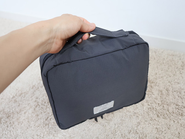 子連れ旅にはたっぷり入るLサイズの複数個使いが賢い？！「bon momentの吊り下げトラベルポーチ」[PR]