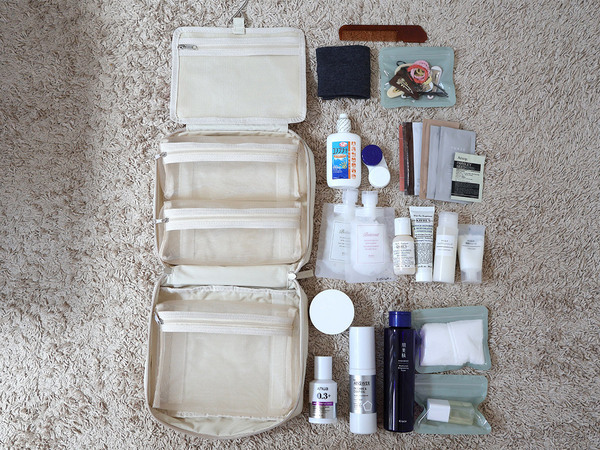 子連れ旅にはたっぷり入るLサイズの複数個使いが賢い？！「bon momentの吊り下げトラベルポーチ」[PR]