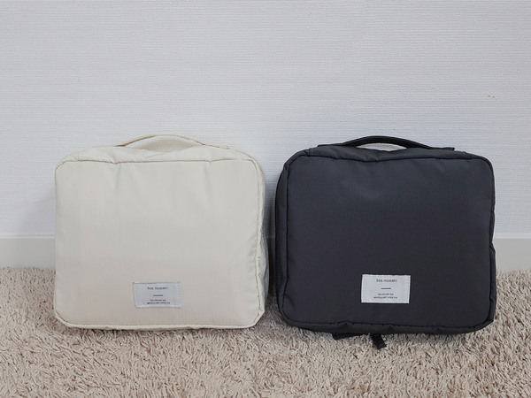 子連れ旅にはたっぷり入るLサイズの複数個使いが賢い？！「bon momentの吊り下げトラベルポーチ」[PR]