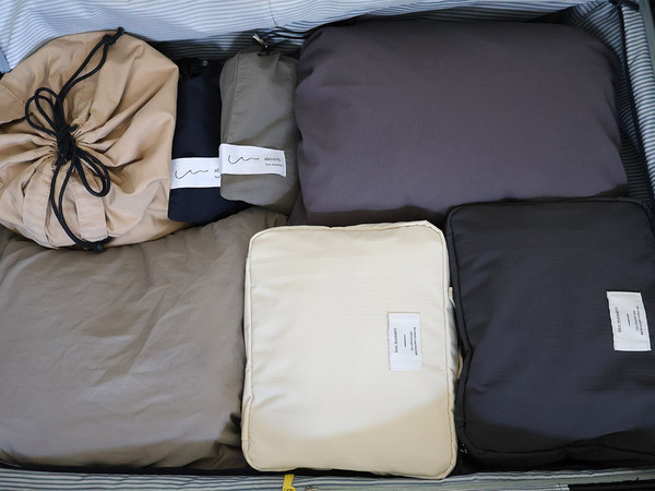 子連れ旅にはたっぷり入るLサイズの複数個使いが賢い？！「bon momentの吊り下げトラベルポーチ」[PR]