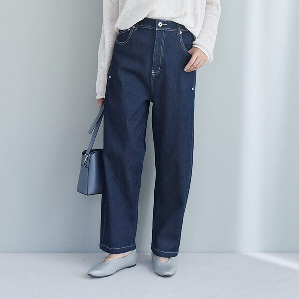 デニム好きが思わず唸る。“新感覚の軽やかさ”をスタッフ3名が体験してみました[PR]