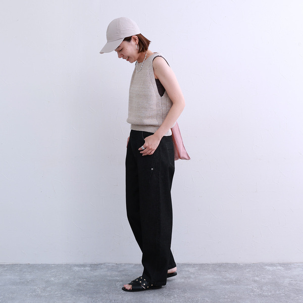 デニム好きが思わず唸る。“新感覚の軽やかさ”をスタッフ3名が体験してみました[PR]