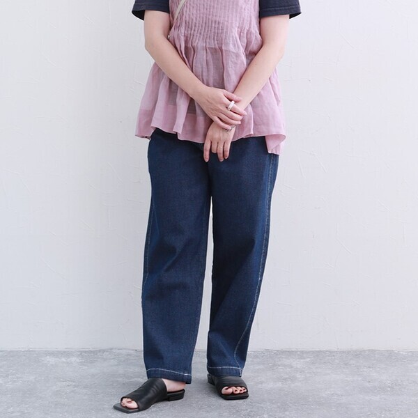 デニム好きが思わず唸る。“新感覚の軽やかさ”をスタッフ3名が体験してみました[PR]