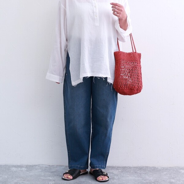 デニム好きが思わず唸る。“新感覚の軽やかさ”をスタッフ3名が体験してみました[PR]