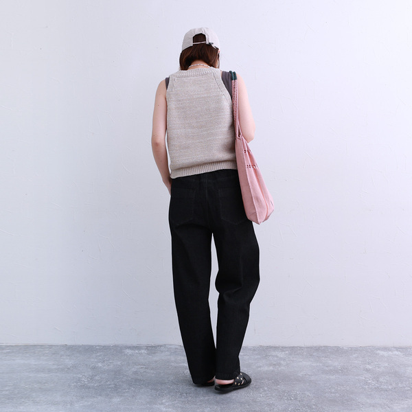 デニム好きが思わず唸る。“新感覚の軽やかさ”をスタッフ3名が体験してみました[PR]