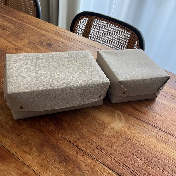 リビングの「こまごま小物」がすっきり。見せ置き収納が欲しい！から生まれた、整う収納箱[PR]