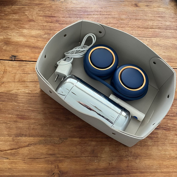 リビングの「こまごま小物」がすっきり。見せ置き収納が欲しい！から生まれた、整う収納箱[PR]