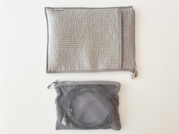 PCケースもすっきりスリムを選ぶ。バッグに入れて持ち歩きやすい「ヌビ風 PCケース」[PR]