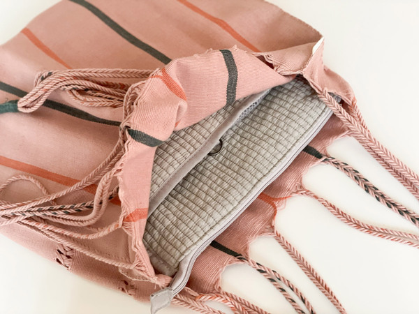 PCケースもすっきりスリムを選ぶ。バッグに入れて持ち歩きやすい「ヌビ風 PCケース」[PR]