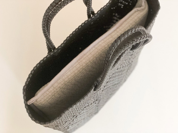 PCケースもすっきりスリムを選ぶ。バッグに入れて持ち歩きやすい「ヌビ風 PCケース」[PR]