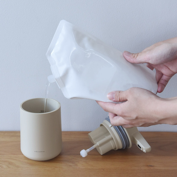 手洗い＆食器洗いノータッチ、ぽってりフォルムの「充電式ディスペンサー」[PR]