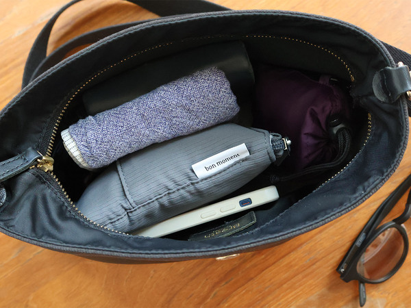 こんなポーチ見たことない！バッグの中の小物をスッキリ収納する「手帳型ポーチ」[PR]