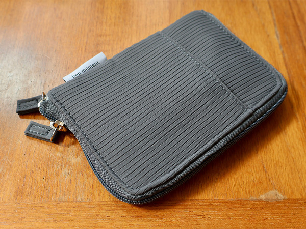 こんなポーチ見たことない！バッグの中の小物をスッキリ収納する「手帳型ポーチ」[PR]