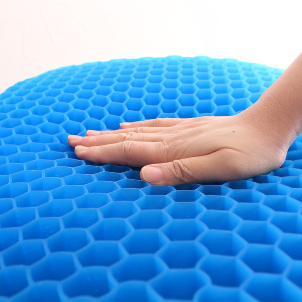 1日なんと7時間！座りすぎの毎日を優しい座り心地でつつむクッション[PR]