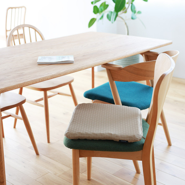 1日なんと7時間！座りすぎの毎日を優しい座り心地でつつむクッション[PR]