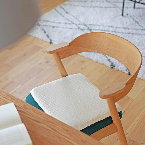 1日なんと7時間！座りすぎの毎日を優しい座り心地でつつむクッション[PR]