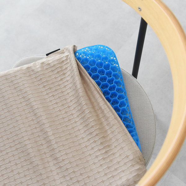 1日なんと7時間！座りすぎの毎日を優しい座り心地でつつむクッション[PR]