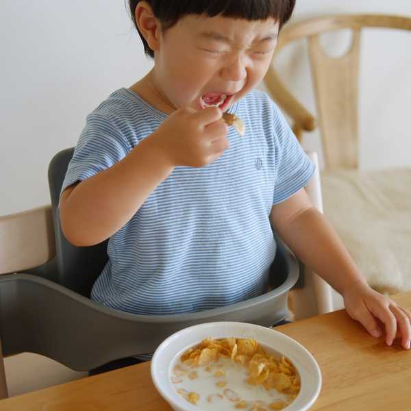 ユニバーサルデザインの“すくいやすい器”で、スプーン食べの一歩を[PR]