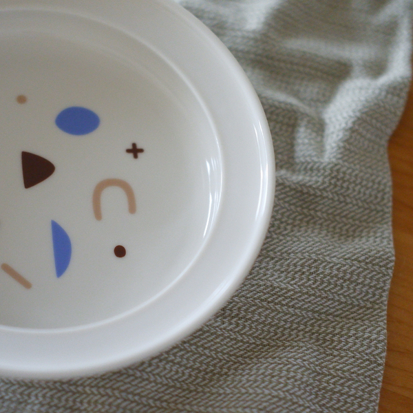 ユニバーサルデザインの“すくいやすい器”で、スプーン食べの一歩を[PR]