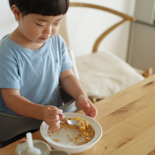 ユニバーサルデザインの“すくいやすい器”で、スプーン食べの一歩を[PR]