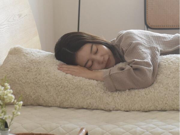 あの布団収納ケースに新素材、ふわもこボアの『くるくるファー』誕生！秋冬インテリアにぴったりのラグも一緒に新登場[PR]