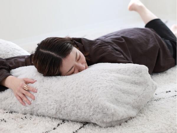 あの布団収納ケースに新素材、ふわもこボアの『くるくるファー』誕生！秋冬インテリアにぴったりのラグも一緒に新登場[PR]