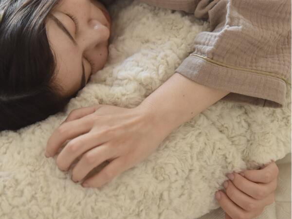 あの布団収納ケースに新素材、ふわもこボアの『くるくるファー』誕生！秋冬インテリアにぴったりのラグも一緒に新登場[PR]