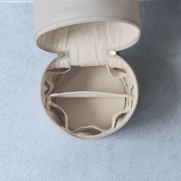 身だしなみのモチベUPに毎日使いたい、機能派きれいめフェイクレザーポーチ3選[PR]