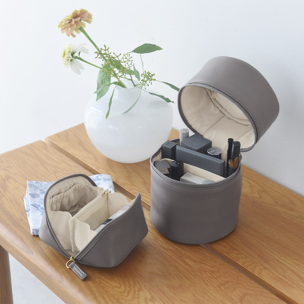 身だしなみのモチベUPに毎日使いたい、機能派きれいめフェイクレザーポーチ3選[PR]