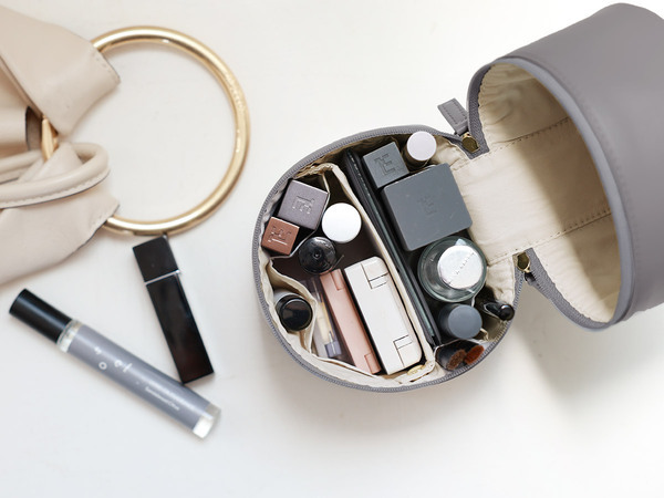 身だしなみのモチベUPに毎日使いたい、機能派きれいめフェイクレザーポーチ3選[PR]