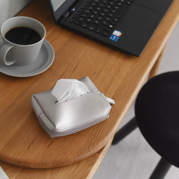 身だしなみのモチベUPに毎日使いたい、機能派きれいめフェイクレザーポーチ3選[PR]