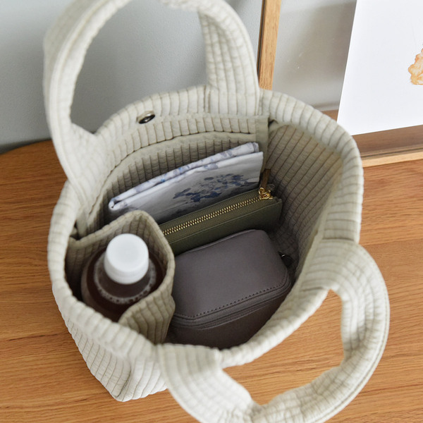 身だしなみのモチベUPに毎日使いたい、機能派きれいめフェイクレザーポーチ3選[PR]