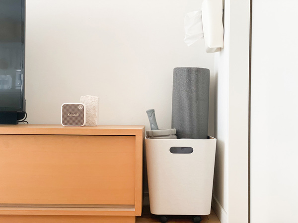 リビングの一角に置くと自然と荷物が片付く「キャスター付き収納ワイドタイプ」[PR]