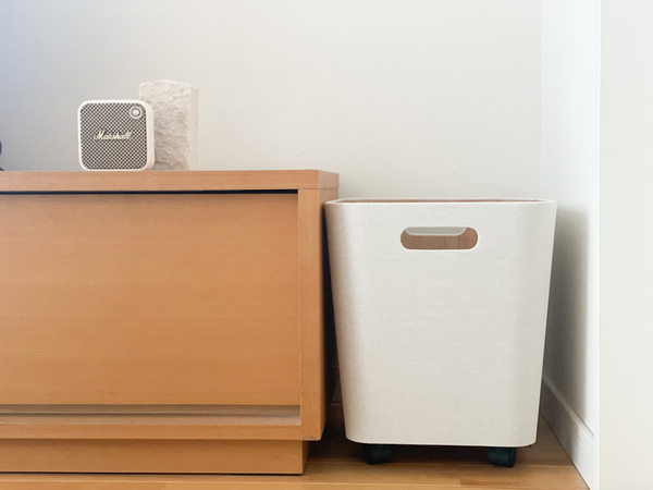 リビングの一角に置くと自然と荷物が片付く「キャスター付き収納ワイドタイプ」[PR]