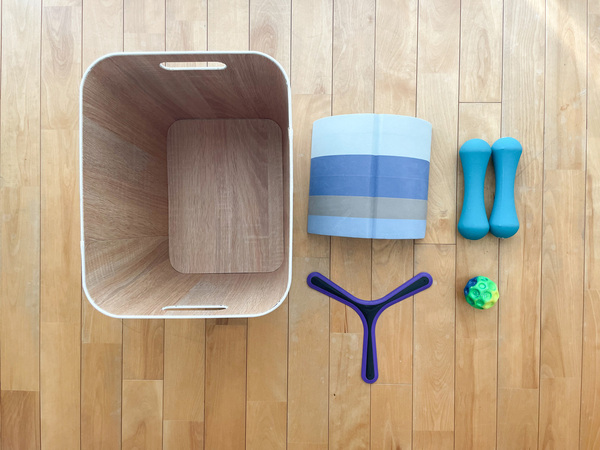 リビングの一角に置くと自然と荷物が片付く「キャスター付き収納ワイドタイプ」[PR]