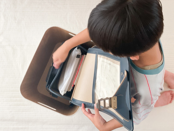 リビングの一角に置くと自然と荷物が片付く「キャスター付き収納ワイドタイプ」[PR]