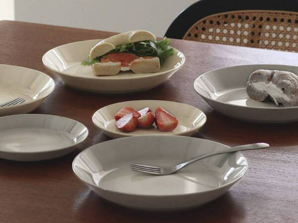 「こう見えて落としても安心！」子どもと暮らすインスタグラマーさんも太鼓判、完売人気の陶器見えプレート実用レポ[PR]