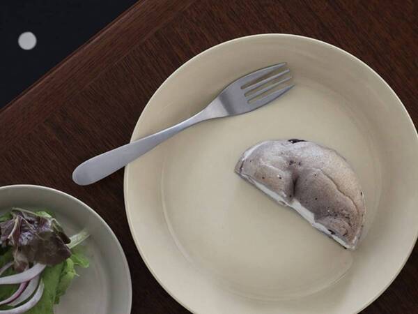 「こう見えて落としても安心！」子どもと暮らすインスタグラマーさんも太鼓判、完売人気の陶器見えプレート実用レポ[PR]