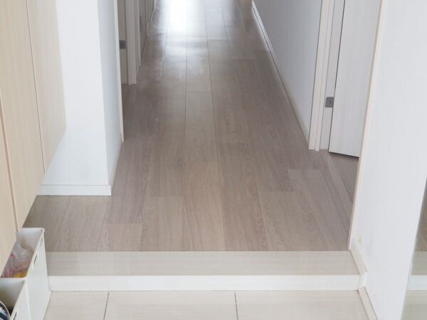 玄関に敷いたり、リビングでくつろぐときにも。「アートのようなラグマット」を暮らしに取り入れてみた話[PR]