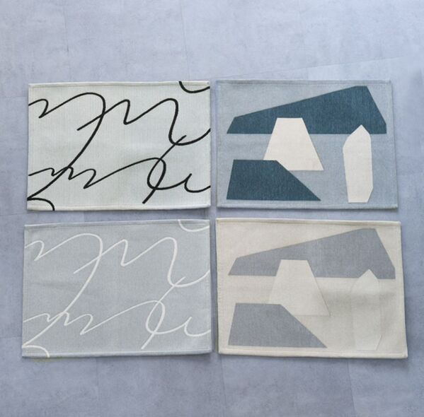 玄関に敷いたり、リビングでくつろぐときにも。「アートのようなラグマット」を暮らしに取り入れてみた話[PR]