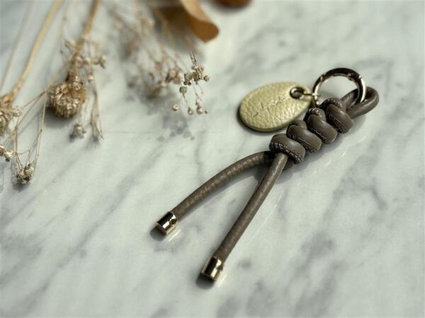 【検証】Agreable牛革チャームはどんなバッグにも合うのか！？スタッフが私物バッグで試してみました[PR]