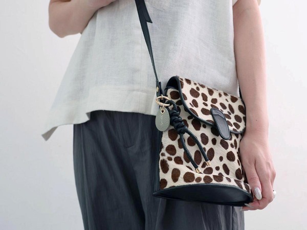 【検証】Agreable牛革チャームはどんなバッグにも合うのか！？スタッフが私物バッグで試してみました[PR]