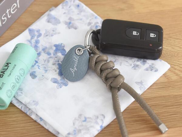 【検証】Agreable牛革チャームはどんなバッグにも合うのか！？スタッフが私物バッグで試してみました[PR]