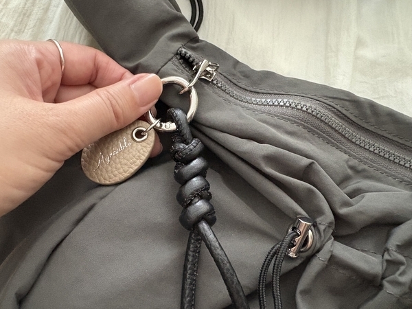 【検証】Agreable牛革チャームはどんなバッグにも合うのか！？スタッフが私物バッグで試してみました[PR]
