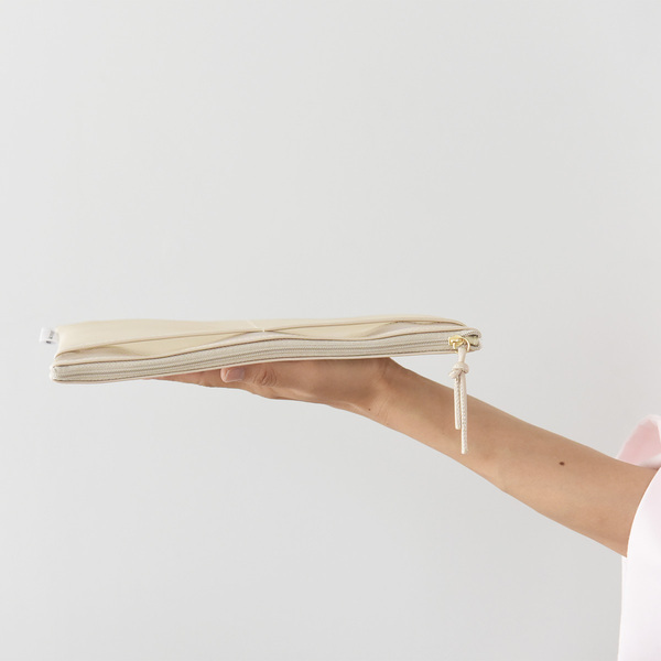 まるで透明人間？！軽くて薄いメッシュでバッグ内が整う、新作ポーチ2タイプ[PR]