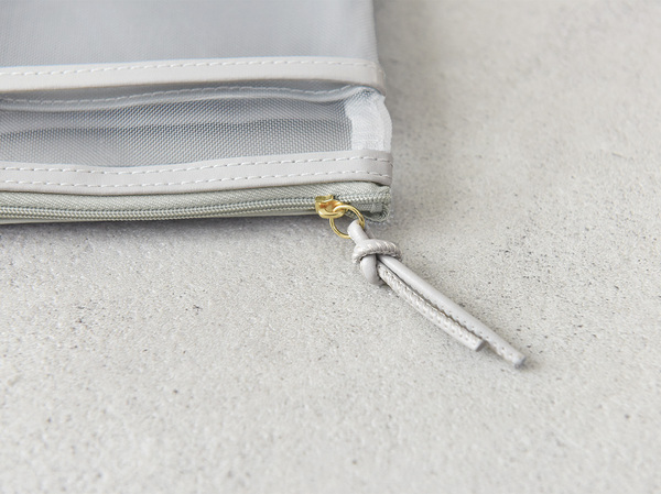 まるで透明人間？！軽くて薄いメッシュでバッグ内が整う、新作ポーチ2タイプ[PR]